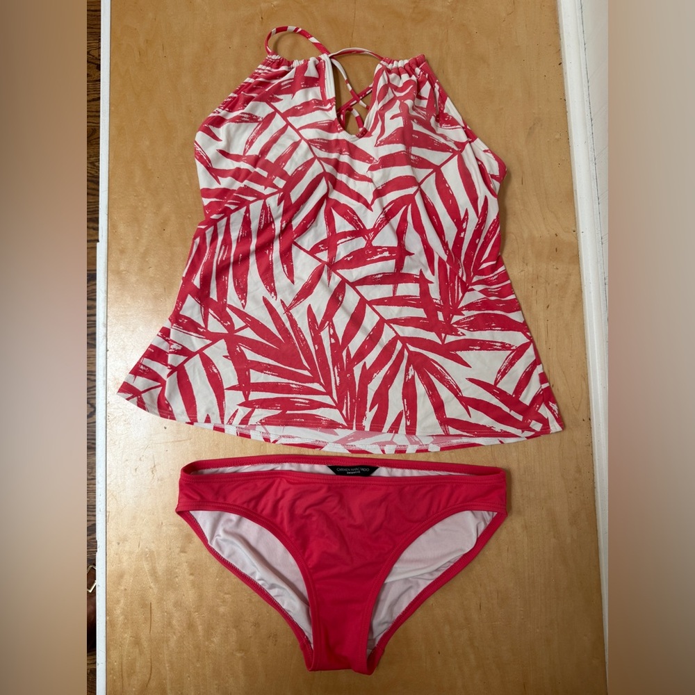 Carmen Marc Valvo Coral and White Swimwear size medium. EUC